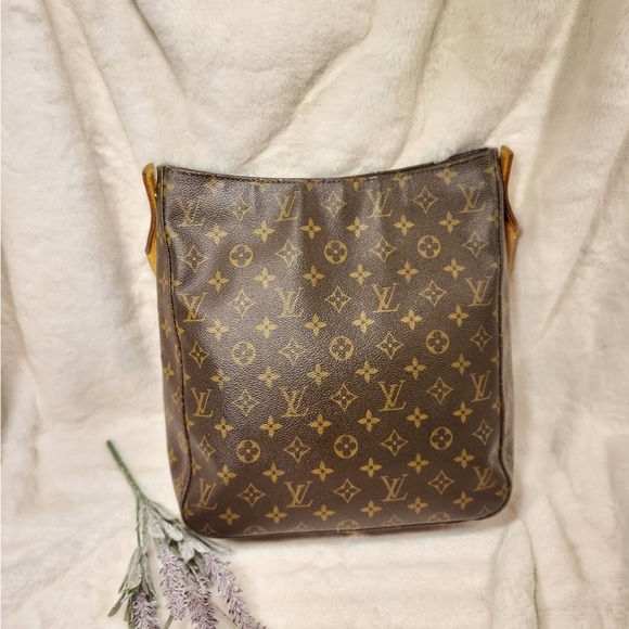 Authentic Louis Vuitton Looping GM - Picture 4 of 16